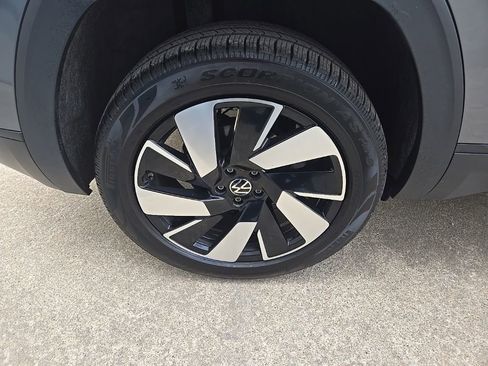 Used 2024 Volkswagen Atlas Cross Sport SE AWD/4WD image 25