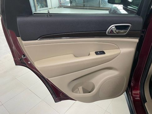 Used 2018 Jeep Grand Cherokee Limited w/ Trailer Tow Group IV image 19