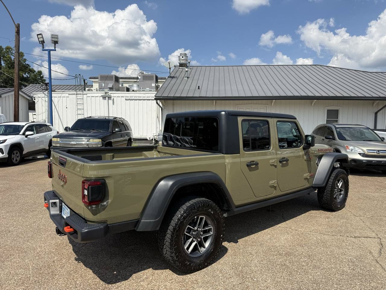 Used 2026 Jeep Gladiator Mojave AWD/4WD image 5