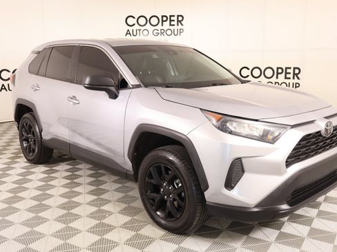 Used 2022 Toyota RAV4 LE FWD image 1