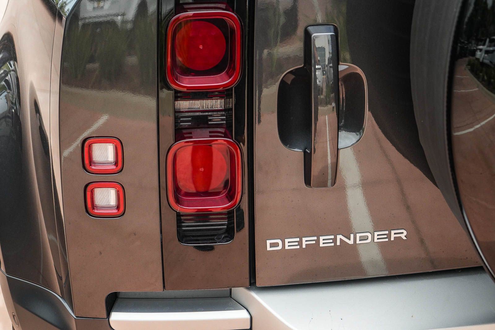 Certified 2025 Land Rover Defender 110 S AWD/4WD image 8