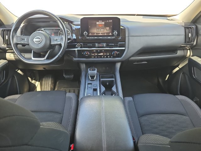 Used 2024 Nissan Pathfinder SV FWD image 11