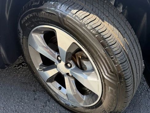 Used 2019 Jeep Cherokee Limited image 45