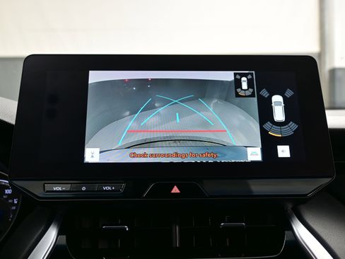 Used 2023 Toyota Venza XLE AWD/4WD image 18