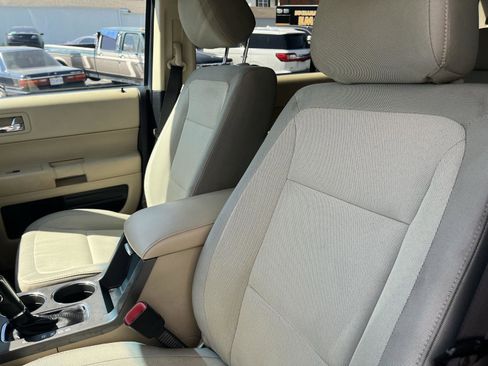 Used 2019 Ford Flex SE FWD image 13