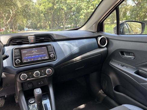 Used 2025 Nissan Versa SV FWD image 33