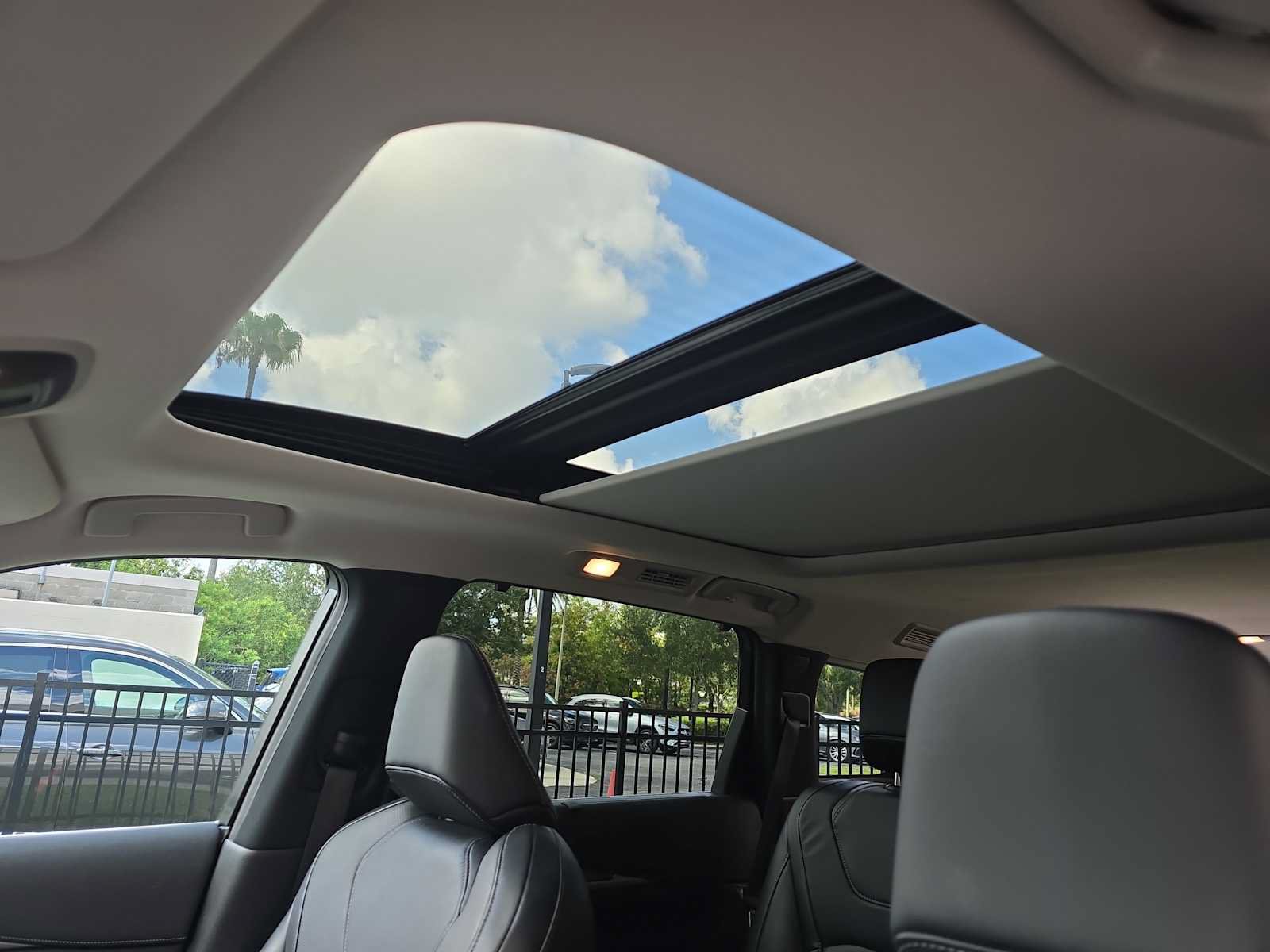 Used 2023 INFINITI QX60 Luxe w/ Performance Audio Package FWD image 24