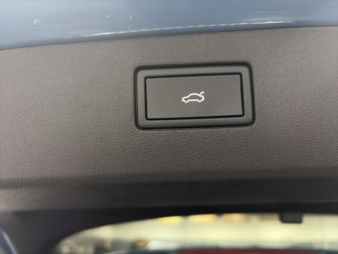 Certified 2025 Volkswagen Tiguan SE AWD/4WD image 30