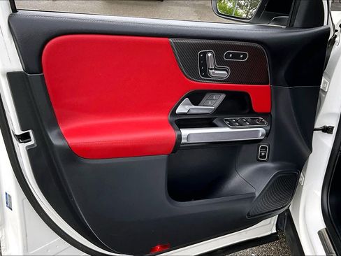 Used 2022 Mercedes-Benz GLB 250 4MATIC image 21