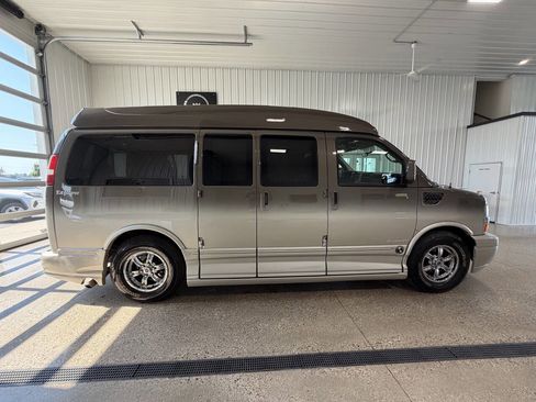 Used 2014 Chevrolet Express 1500 RWD image 6