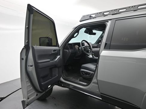 Used 2025 Lexus GX 550 AWD/4WD image 7