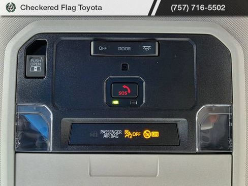 Used 2022 Toyota Tundra SR5 w/ SR5 Convenience Package AWD/4WD image 11