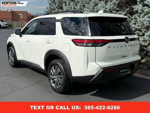 Used 2025 Nissan Pathfinder SV image 6