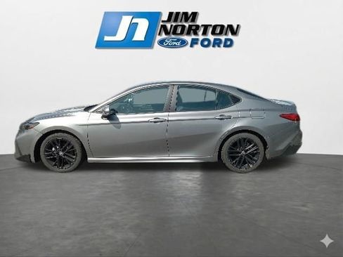 Used 2025 Toyota Camry SE FWD image 6