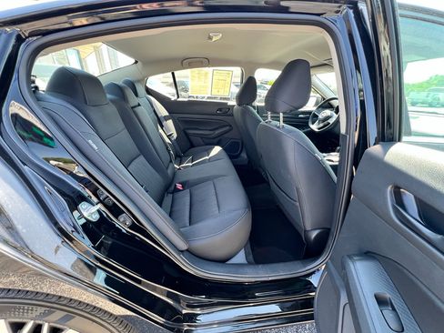 Used 2025 Nissan Altima 2.5 SV image 13