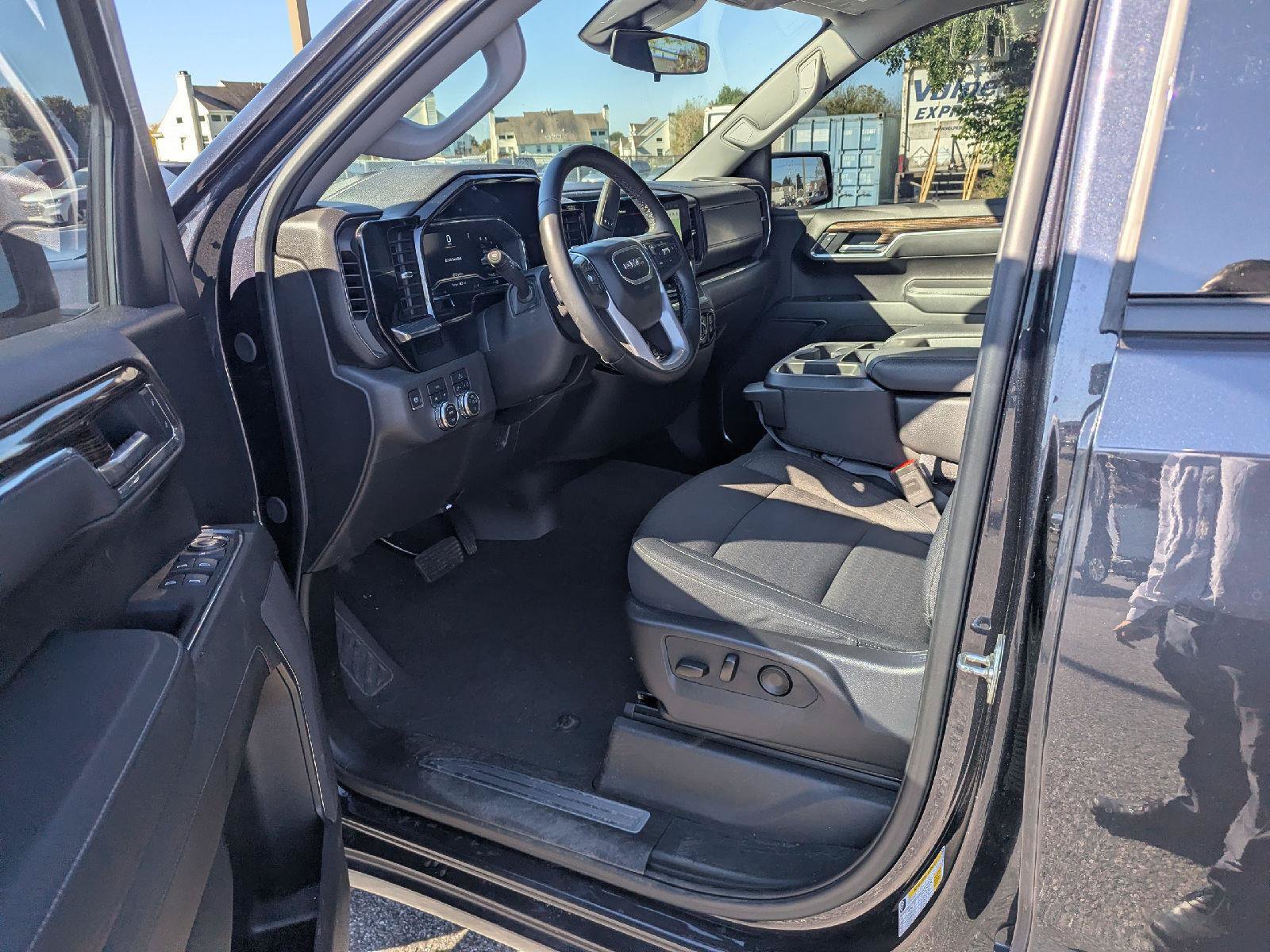 Used 2025 GMC Sierra 1500 Elevation AWD/4WD image 10