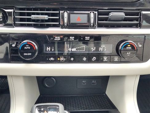 New 2025 Nissan Pathfinder SV image 13