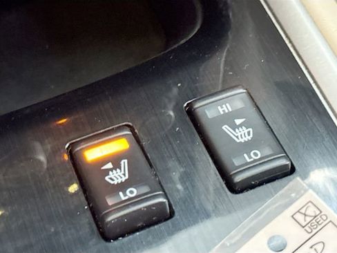 Used 2018 Nissan Pathfinder SV w/ SV Tech Package image 21