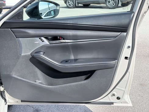 Used 2022 MAZDA MAZDA3 s image 25
