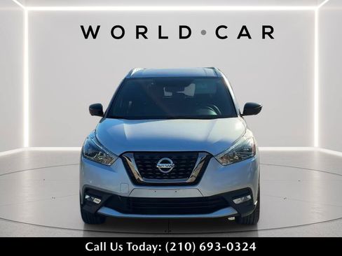 Used 2019 Nissan Kicks SR w/ SR Premium Package FWD image 2