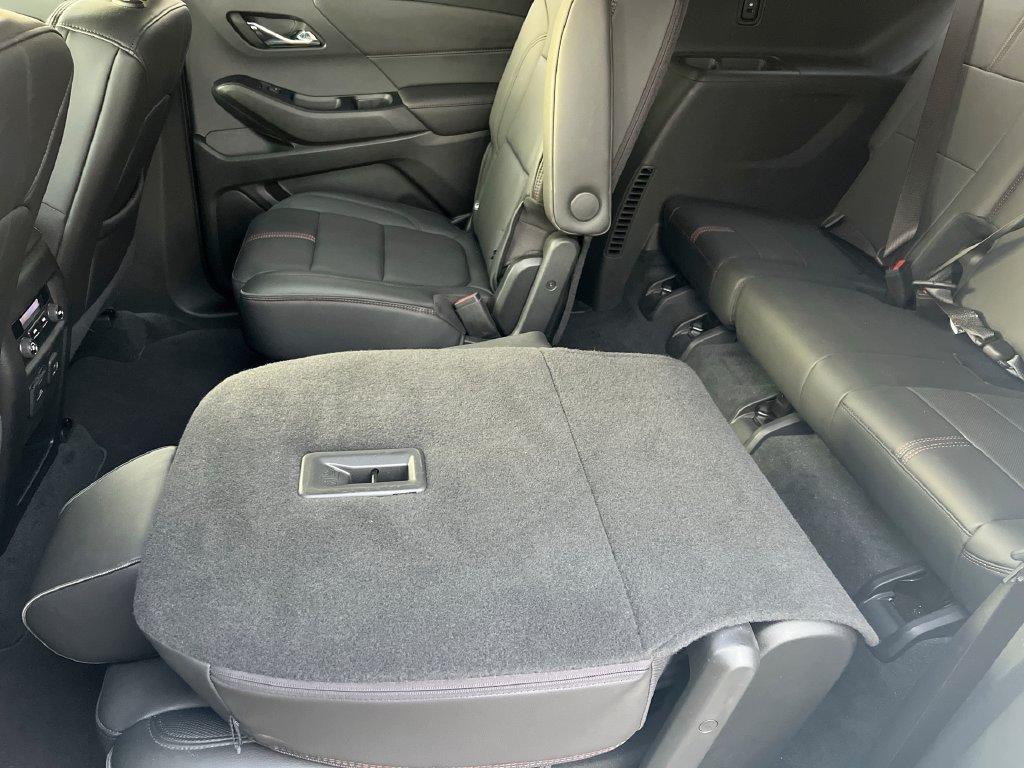 Used 2023 Chevrolet Traverse RS AWD/4WD image 38