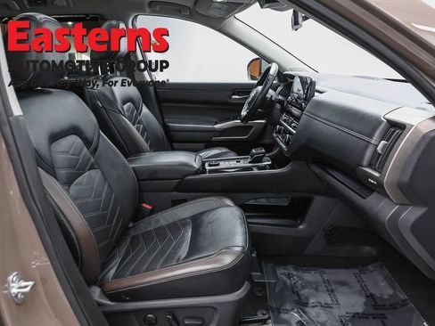 Used 2023 Nissan Pathfinder Platinum w/ Cargo Package AWD/4WD image 26