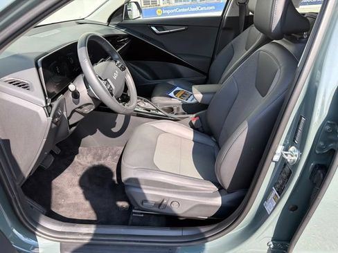 Certified 2023 Kia Niro EX FWD image 9