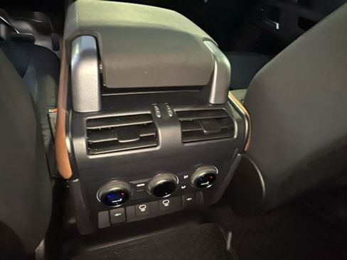 Used 2022 Land Rover Defender 110 X-Dynamic SE image 22