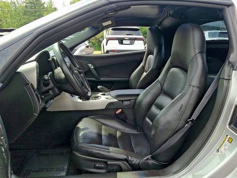 Used 2005 Chevrolet Corvette Coupe w/ Preferred Equipment Group RWD image 12