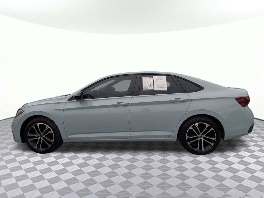 Used 2025 Volkswagen Jetta Sport FWD image 6