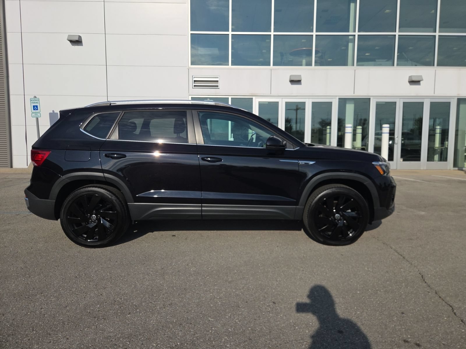 Certified 2024 Volkswagen Taos SE w/ Black Wheel Plus Package AWD/4WD image 3