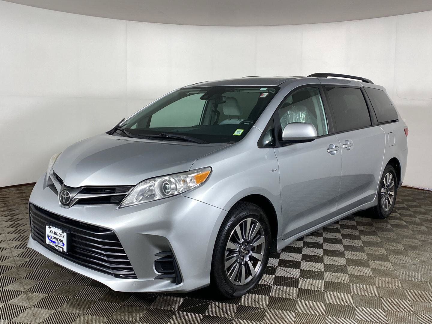 Used 2020 Toyota Sienna LE AWD/4WD image 2