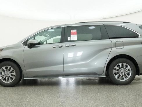 New 2026 Toyota Sienna XLE FWD image 14