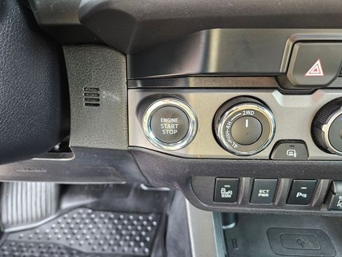 Used 2021 Toyota Tacoma TRD Sport w/ TRD Premium Sport Package AWD/4WD image 20