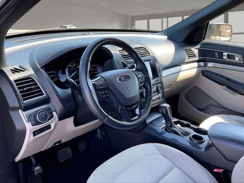 Used 2018 Ford Explorer XLT w/ Equipment Group 201A FWD image 17