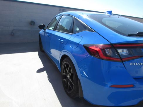 Used 2025 Honda Civic Sport image 4