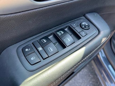 Used 2019 Chrysler Pacifica Touring Plus w/ S Appearance Package FWD image 26