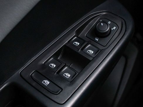 Used 2023 Volkswagen Taos SE w/ Panoramic Sunroof Package AWD/4WD image 10