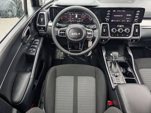 Used 2023 Kia Sorento LX image 16