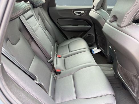 Certified 2022 Volvo XC60 B5 Momentum w/ Advanced Package AWD/4WD image 29