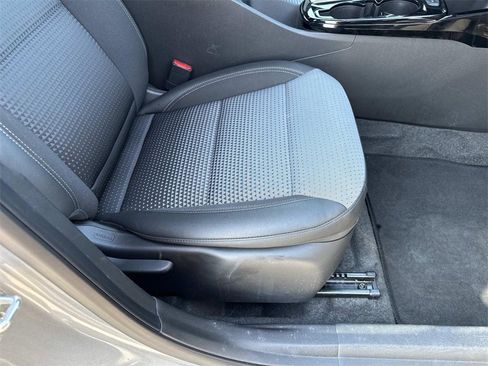 Used 2025 Chevrolet Trax LT w/ LT Convenience Package image 28