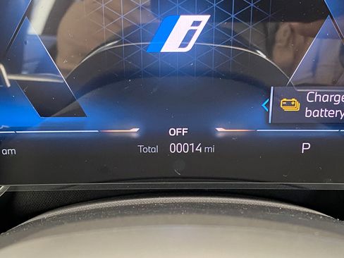 New 2026 BMW 750e xDrive w/ Premium Package image 21