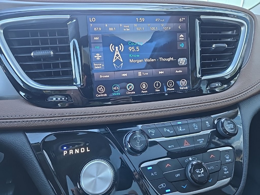 Used 2018 Chrysler Pacifica Limited w/ Tire & Wheel Group FWD image 51