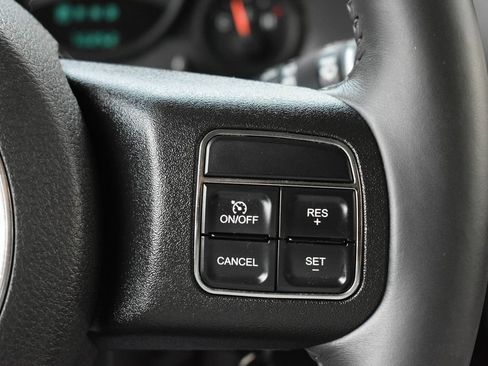 Used 2013 Jeep Patriot Latitude FWD image 18