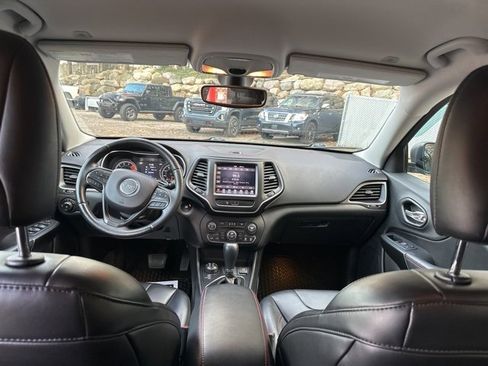 Used 2019 Jeep Cherokee Trailhawk w/ Cold Weather Group image 31