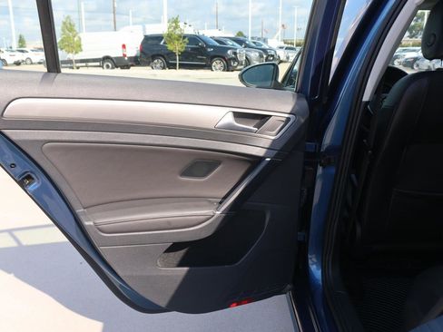 Used 2015 Volkswagen Golf 4-Door image 19