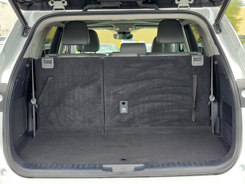 Used 2023 Toyota Highlander Limited image 12