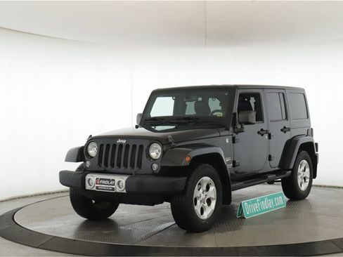 Used 2014 Jeep Wrangler Unlimited Sahara w/ Connectivity Group image 10
