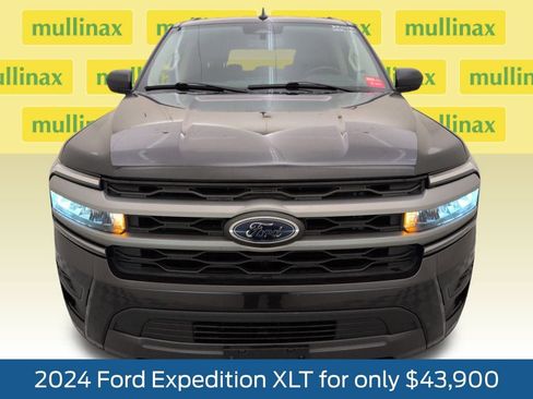 Used 2024 Ford Expedition XLT image 16