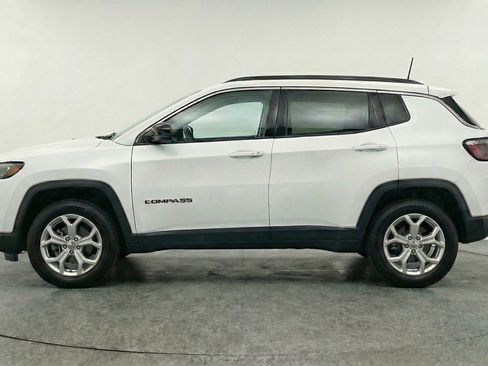 Used 2025 Jeep Compass Latitude image 5